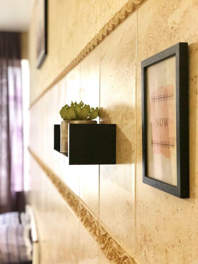Modern Aparthotel Near Metro Pecherska 키예프 외부 사진