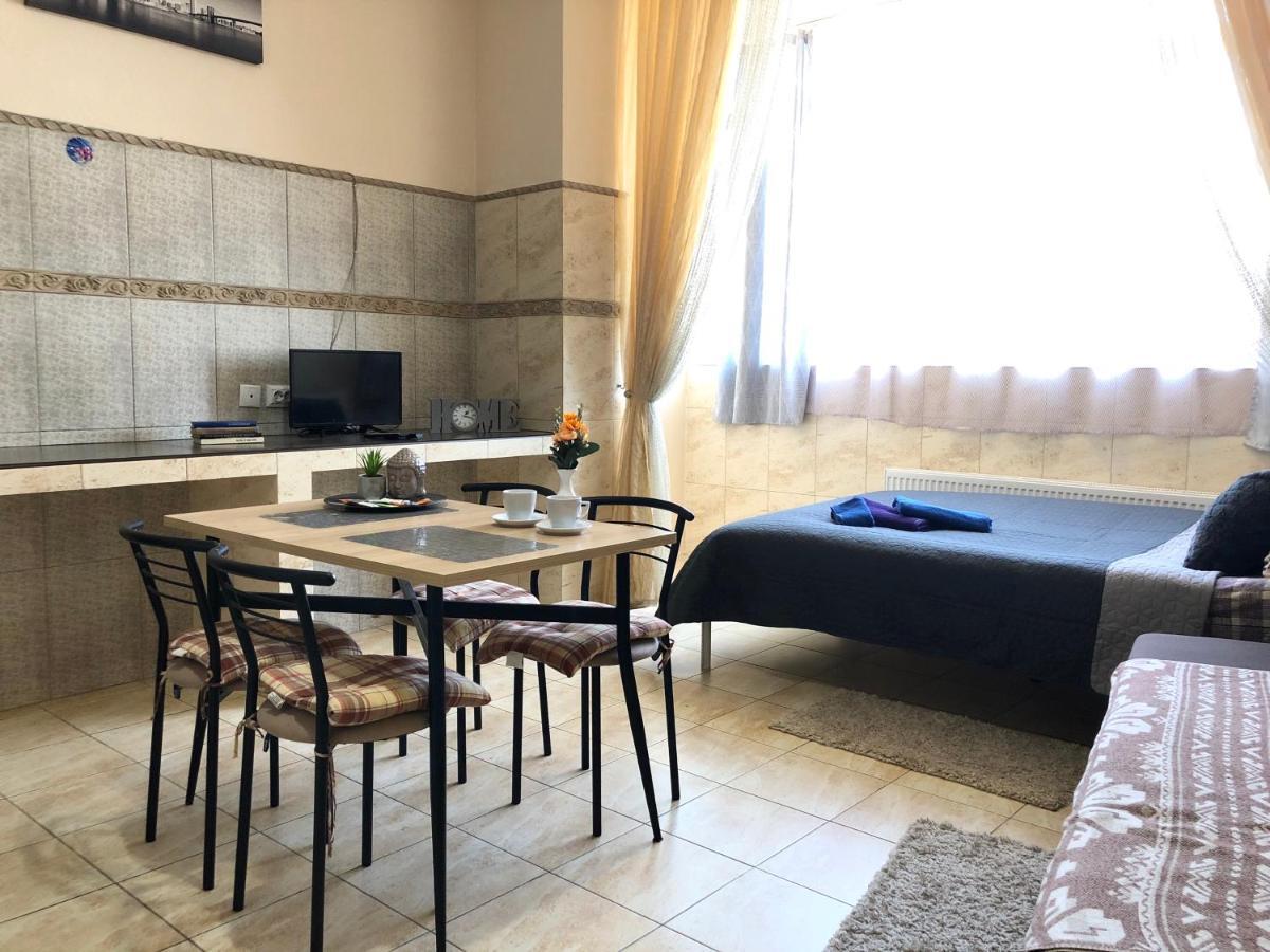 Modern Aparthotel Near Metro Pecherska 키예프 외부 사진