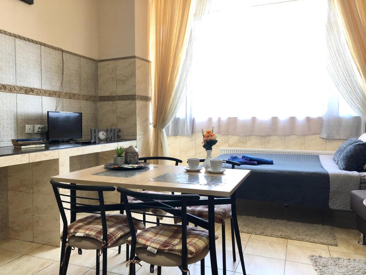 Modern Aparthotel Near Metro Pecherska 키예프 외부 사진